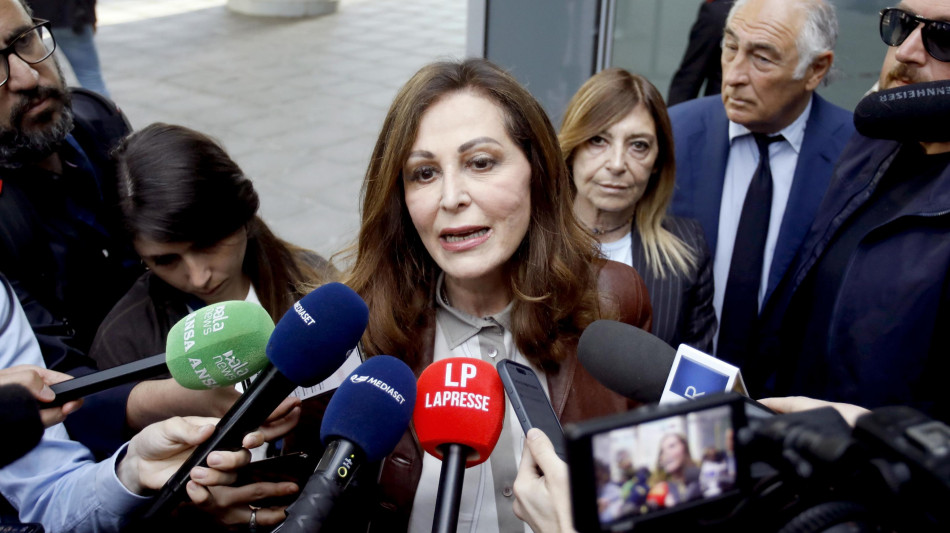 Santanch&egrave;, errore la gamba tesa di Marina Berlusconi su Trump