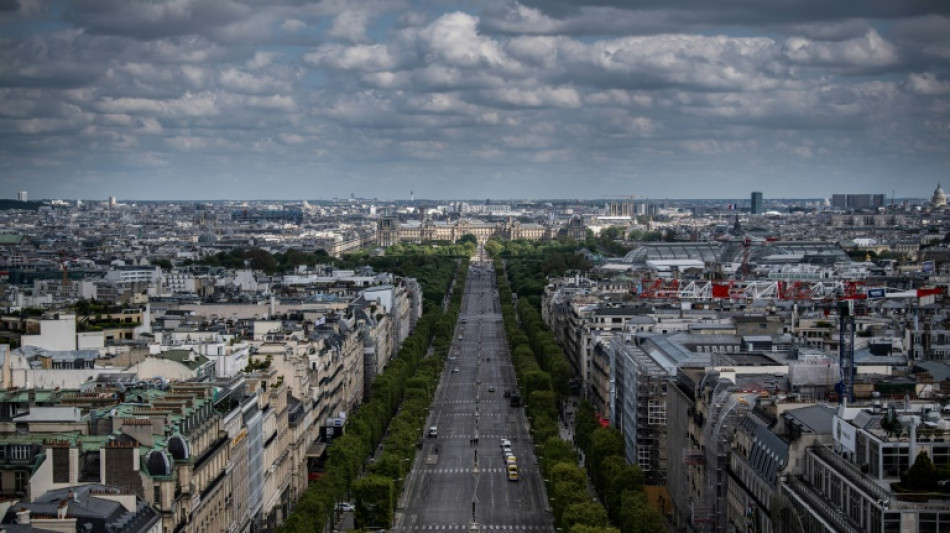 A Paris, les Champs-Elysées vont être verdis et rafraîchis