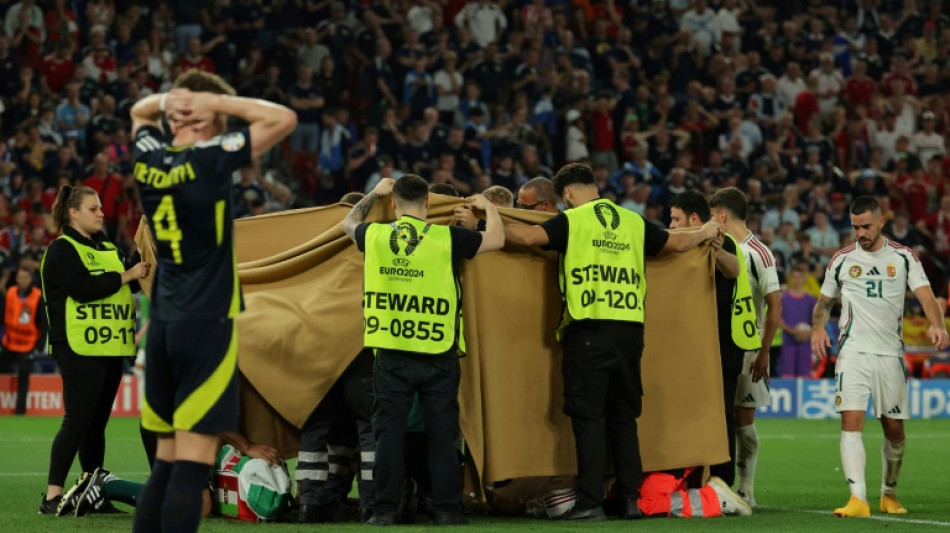 Hungria marca nos acr&eacute;scimos e vence Esc&oacute;cia (1-0), que &eacute; eliminada da Euro
