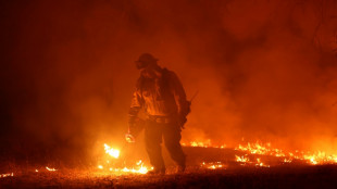 EEUU enfrenta calor extremo y un incendio forestal en California