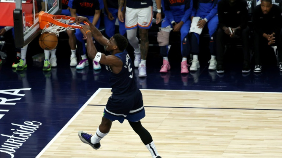 T-Wolves silence Thunder to tighten NBA playoff series