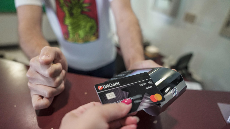 Bankitalia, nei pagamenti con carta vola il contactless, &egrave; all'88% del totale