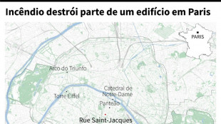 Colapso parcial de pr&eacute;dio em Paris deixa ao menos 4 feridos graves