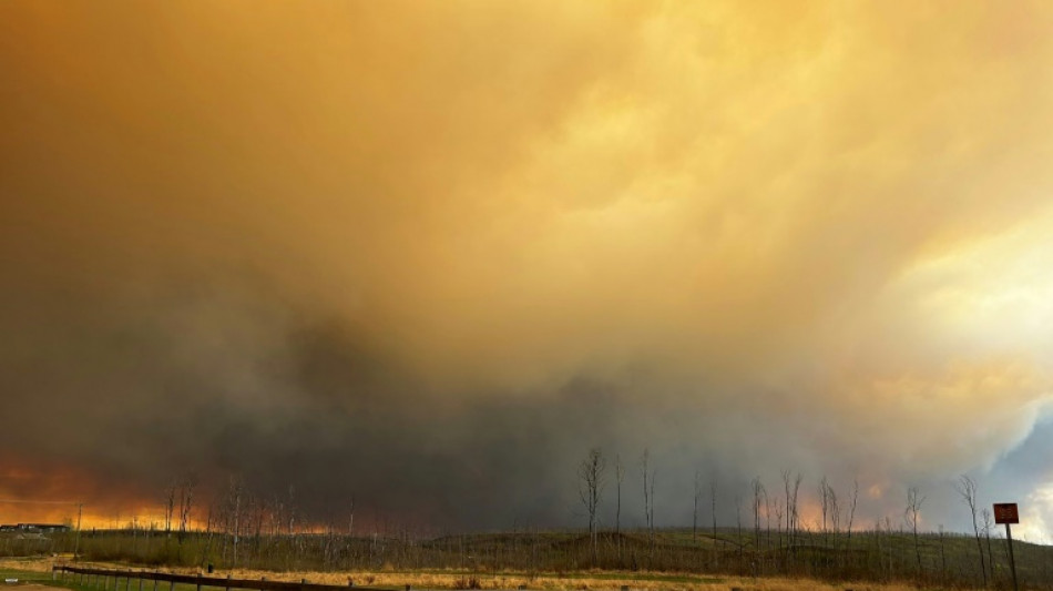 Wetterumschwung hilft bei Kampf gegen Waldbrand in Kanadas wichtigstem Ölfördergebiet