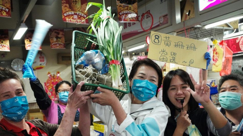 A Taïwan, les candidats aux élections brandissent des légumes pour attirer la chance