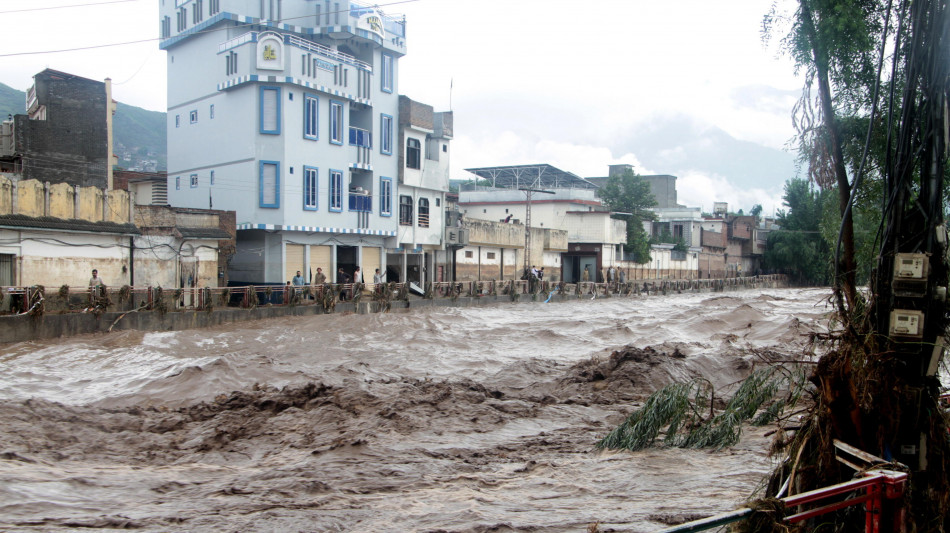 In Pakistan sale a almeno 307 morti il bilancio dei nubifragi