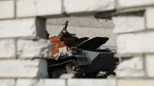 En un refugio en el metro de J&aacute;rkov, las marionetas y poes&iacute;a distraen de las bombas