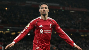 Liverpool vence Brighton e alivia crise; Chelsea bate Everton