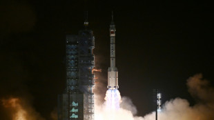 Nave espacial chinesa se acopla com sucesso à estação Tiangong