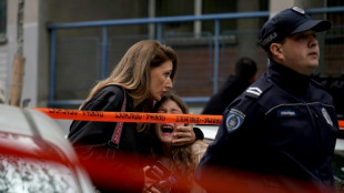 Estudante abre fogo e mata nove pessoas em escola de Belgrado