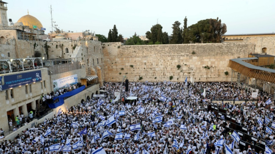 Des milliers d'Isra&eacute;liens pour une "marche des drapeaux" sous tension &agrave; J&eacute;rusalem 