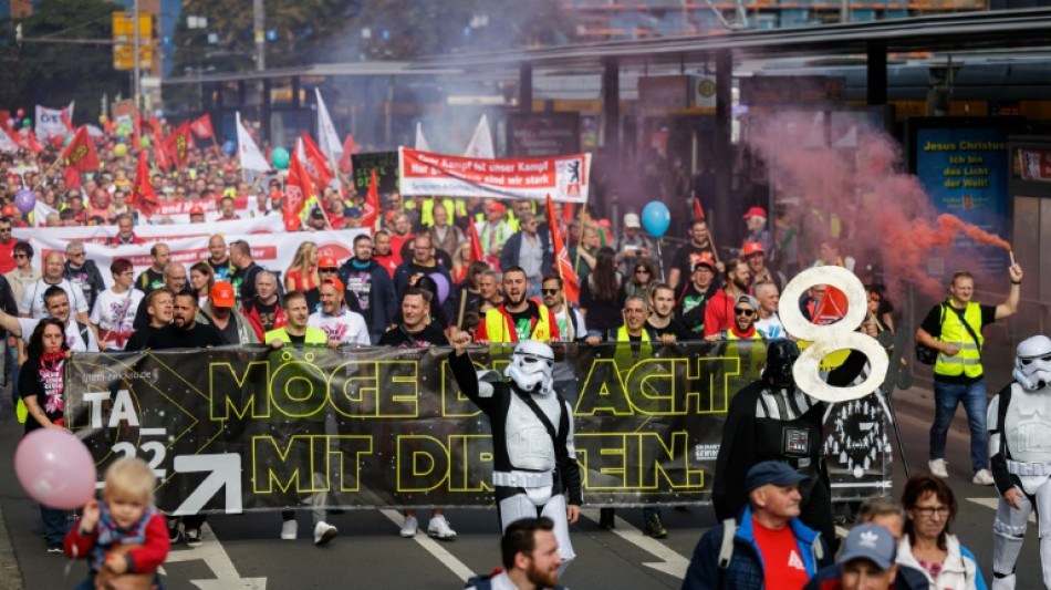 Major German trade union wins pay hike, averting strike