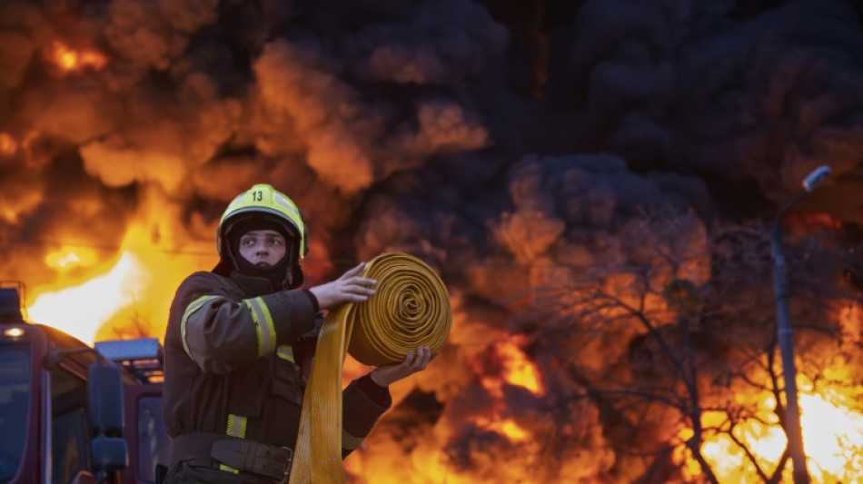 Fresh Russian barrage kills 14 in Ukraine