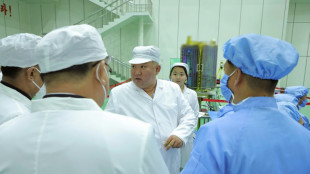 El l&iacute;der norcoreano inspecciona el primer sat&eacute;lite esp&iacute;a, seg&uacute;n la prensa estatal