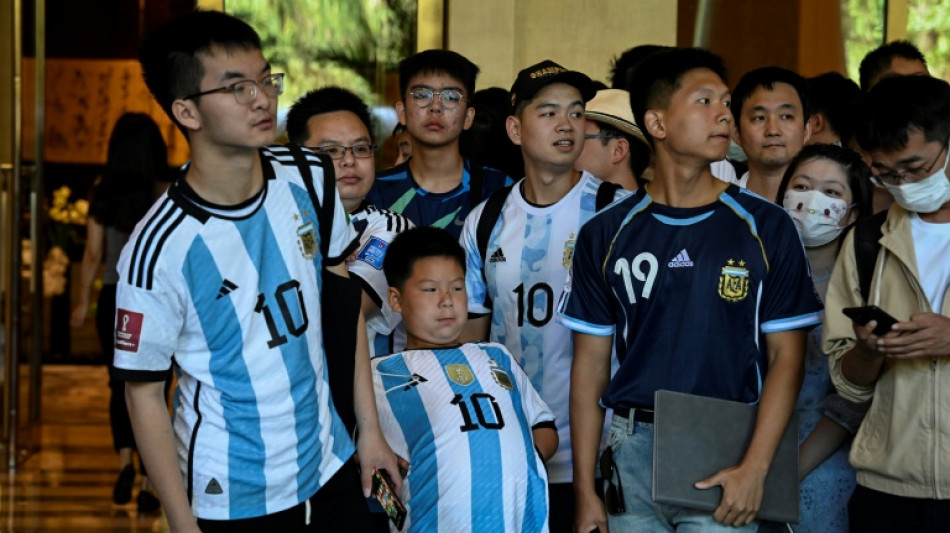 Arriv&eacute;e en Chine digne d'une rock star pour Lionel Messi