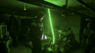 Frente a los obuses, J&aacute;rkov protege sus monumentos con sacos de arena