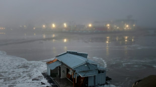 Un muelle en California colapsa y queda flotando a la deriva en medio de una tormenta