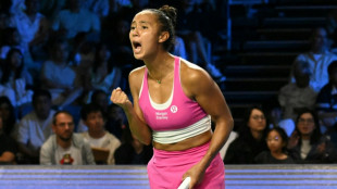 Fernandez downs Gibson to claim Singapore Open crown