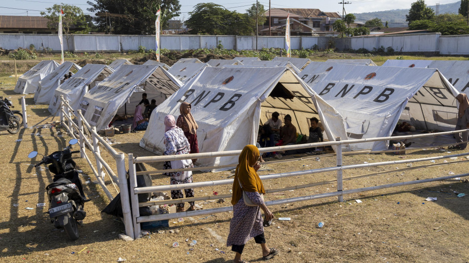 Almeno 48 i morti per il sisma in Indonesia, circa 5mila persone evacuate