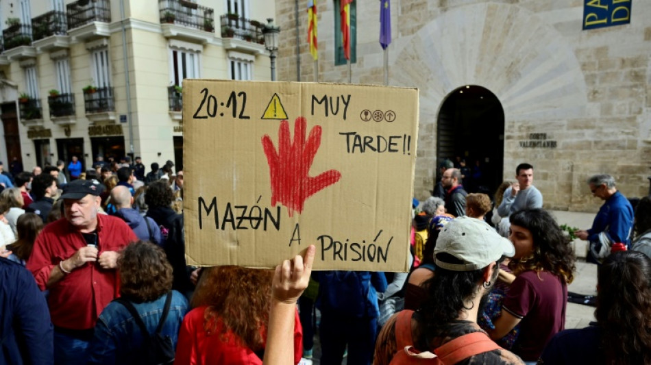 Inondations en Espagne: le pr&eacute;sident de la r&eacute;gion de Valence pr&eacute;sente des excuses mais justifie son action 