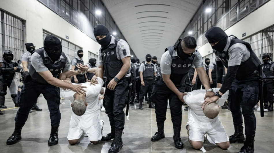 O que Bukele busca com a pris&atilde;o midi&aacute;tica dos 261 deportados por Trump?