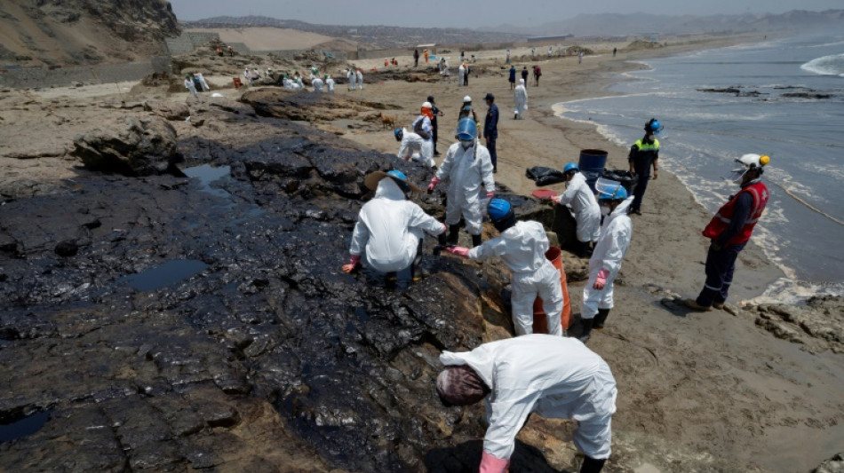 Perú aisla playas tras derrame de petróleo atribuido a erupción en Tonga
