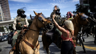 Globos, burbujas, gas lacrim&oacute;geno: protestas contra Trump en Los &Aacute;ngeles acaban en caos