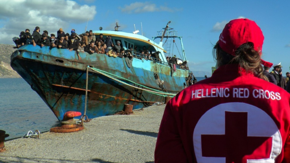 Griechische Küstenwache bringt Flüchtlingsboot mit bis zu 500 Migranten nach Kreta