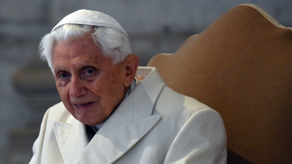 Benedicto XVI pide "perd&oacute;n" a las v&iacute;ctimas de abusos pero niega haber encubierto a sacerdotes