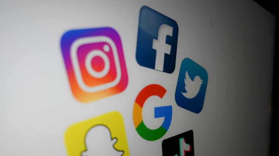 Influenceurs: un texte r&eacute;gulant les pratiques aux mains des s&eacute;nateurs