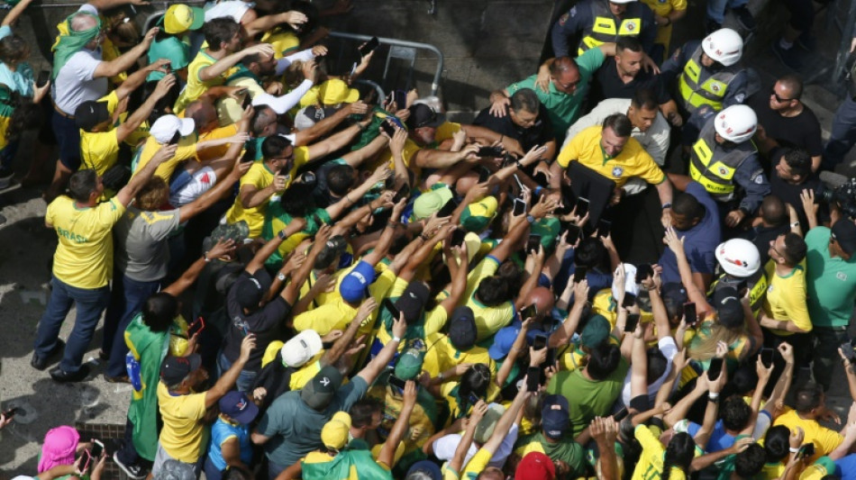 Bolsonaro hace demostración de fuerza al reunir a una multitud en Sao Paulo