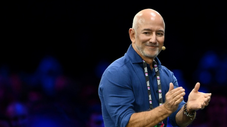 Inversiones en IA podrían provocar "burbuja" pero aportarán beneficios, según Jeff Bezos