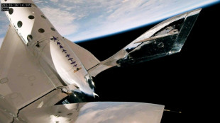Virgin Galactic leva seus primeiros clientes ao espa&ccedil;o