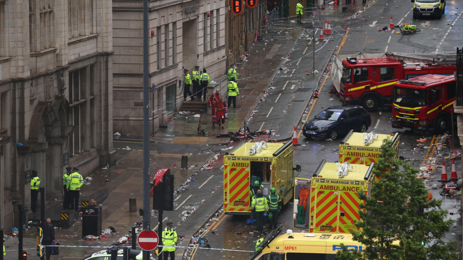 Auto su pedoni a Liverpool, l'antiterrorismo indaga