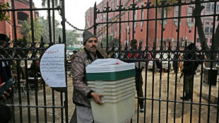 Le Pakistan vote pour des &eacute;lections contest&eacute;es et sans internet