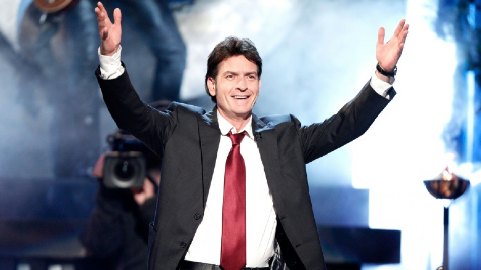 Ator Charlie Sheen &eacute; atacado em casa nos EUA