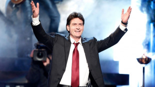 Ator Charlie Sheen &eacute; atacado em casa nos EUA