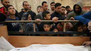 Al menos 40 muertos en Gaza por ataques israel&iacute;es contra campos de desplazados