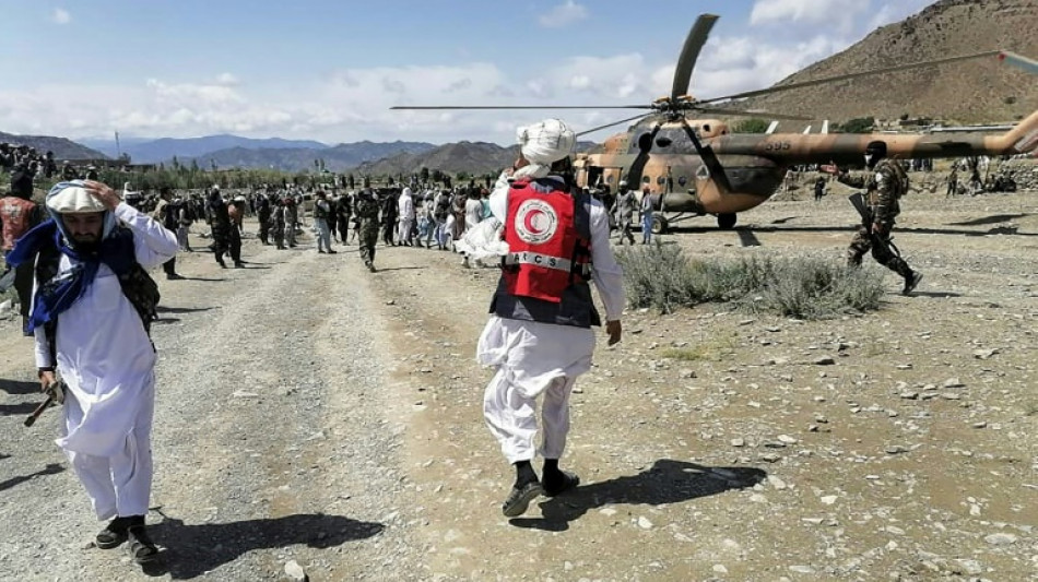 Al menos un millar de muertos en un potente terremoto en Afganistán