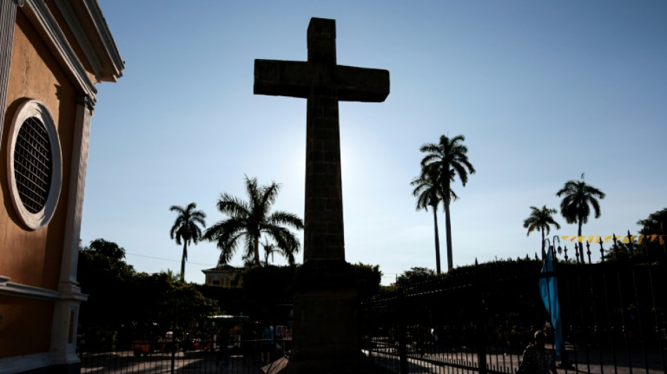 Nicar&aacute;gua obriga igrejas a pagar impostos e fecha 151 ONGs