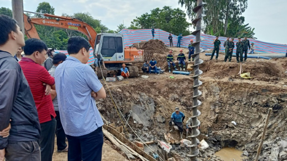 El ni&ntilde;o atrapado en un agujero en Vietnam fue declarado muerto