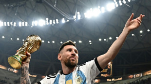 Em meio &agrave; crise, argentinos comemoram um ano da conquista do tri no Catar