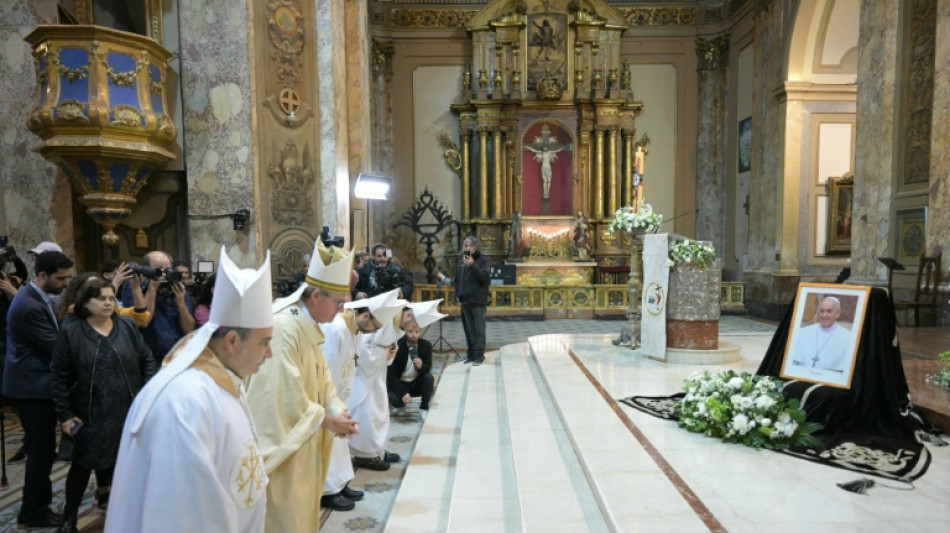 Los argentinos lloran la muerte de su papa