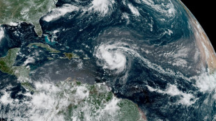 Hurac&aacute;n Erin sube a categor&iacute;a 5 y azota el Caribe con lluvias