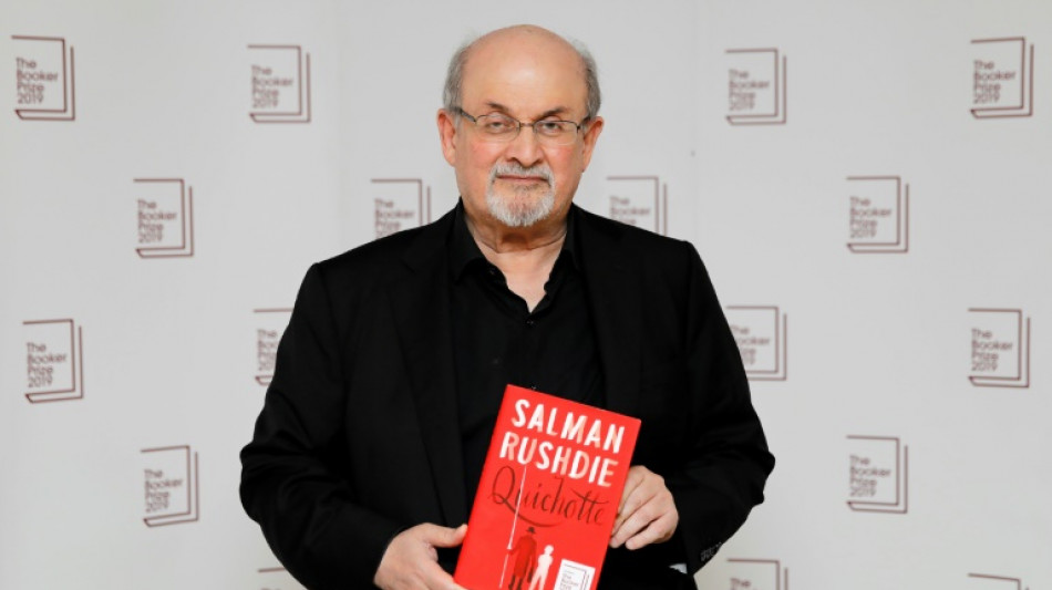 Autor Salman Rushdie bei Angriff im US-Bundesstaat New York am Hals verletzt