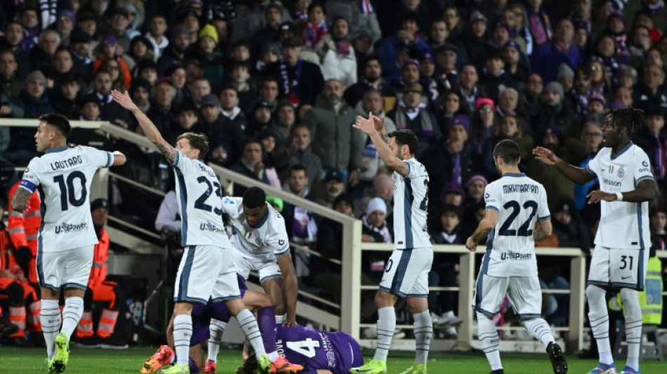 Jogo interrompido entre Fiorentina e Inter ser&aacute; retomado no dia 6 de fevereiro