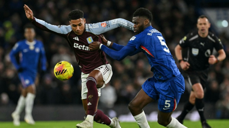 Angleterre: Arsenal reste sur le tr&ocirc;ne, Villa renverse Chelsea qui d&eacute;visse