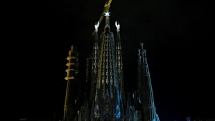 Zwei neue Türme der Sagrada Familia erstmals beleuchtet