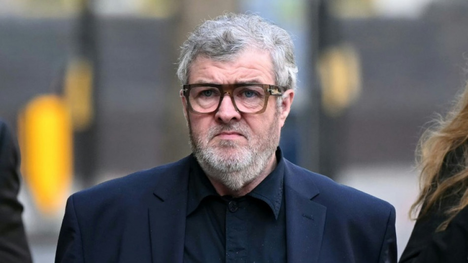 El hermano mayor de los cantantes de Oasis, acusado de violación y agresión sexual