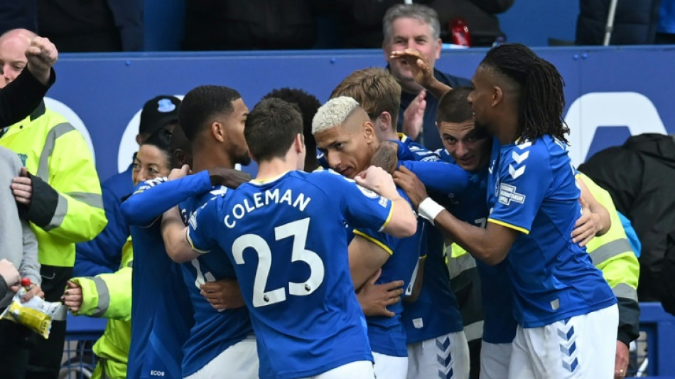 Everton earn priceless win, Arsenal ahead of Spurs in top-four race